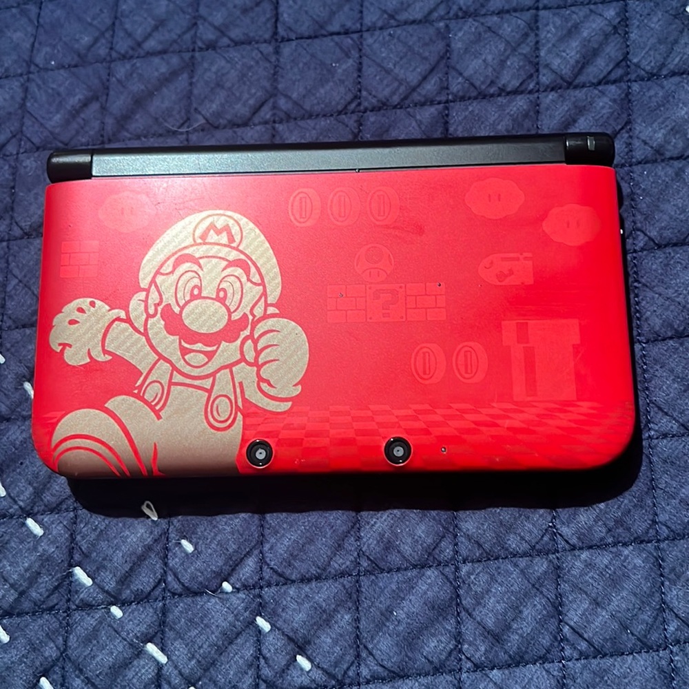 Nintendo 3DS XL Super Mario Bros. 2 in Red